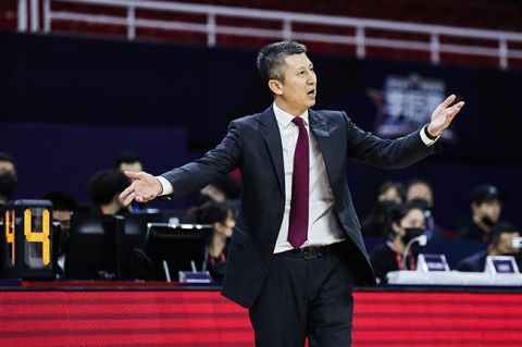 多名NBA高管：鹈鹕几乎不可能裁掉锡安据TA记者MikeVorkunov报道，由于锡安上赛季仅出战了29场比赛，他后三个赛季（2025-26、2026-27、2027-28）的合同将不再受保障。